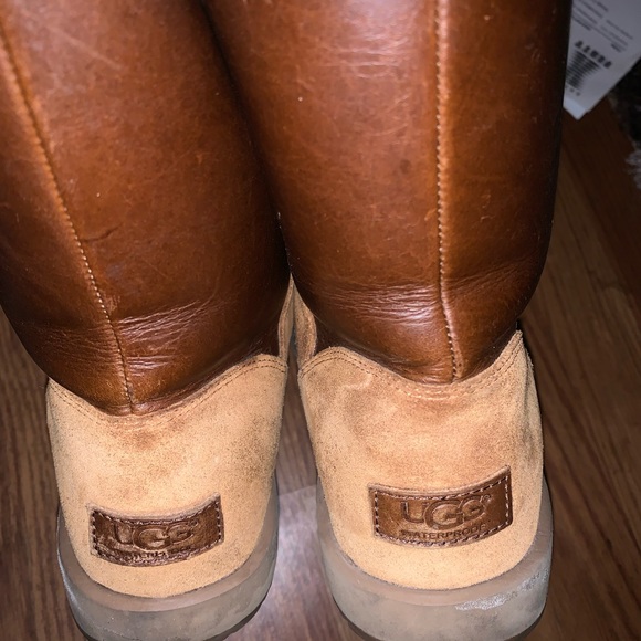 Women UGGS - Picture 3 of 4